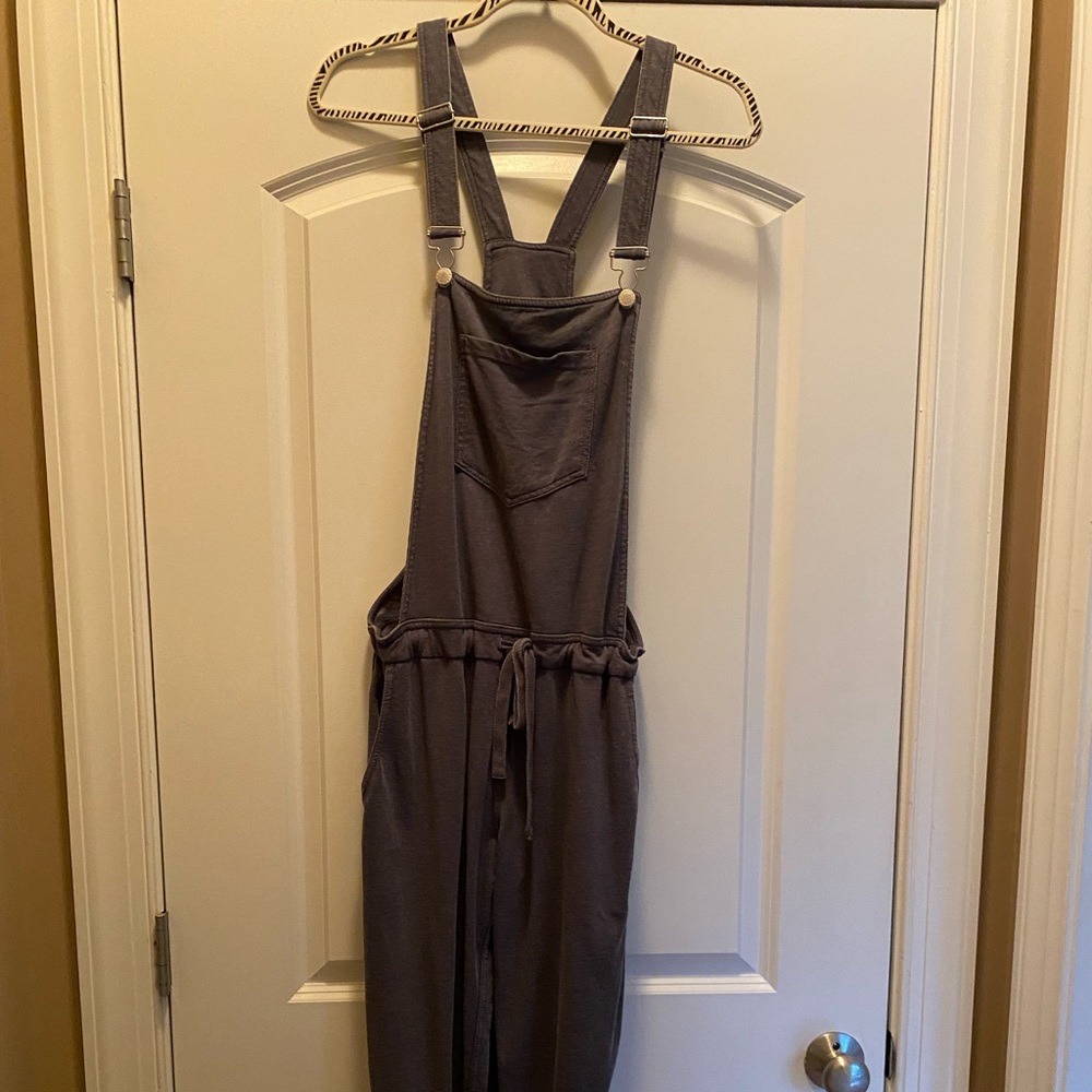 Z supply cotton overalls. Razor back with elastic waist . Blue/grey color.